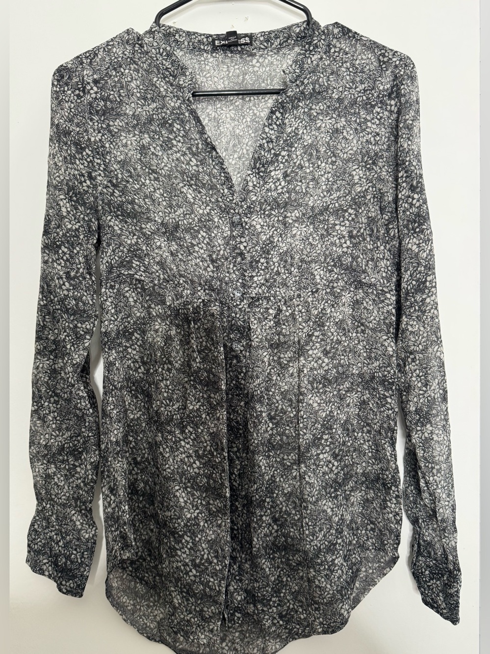 Express Black & White Floral V-Neck Long Sleeve Blouse size XS